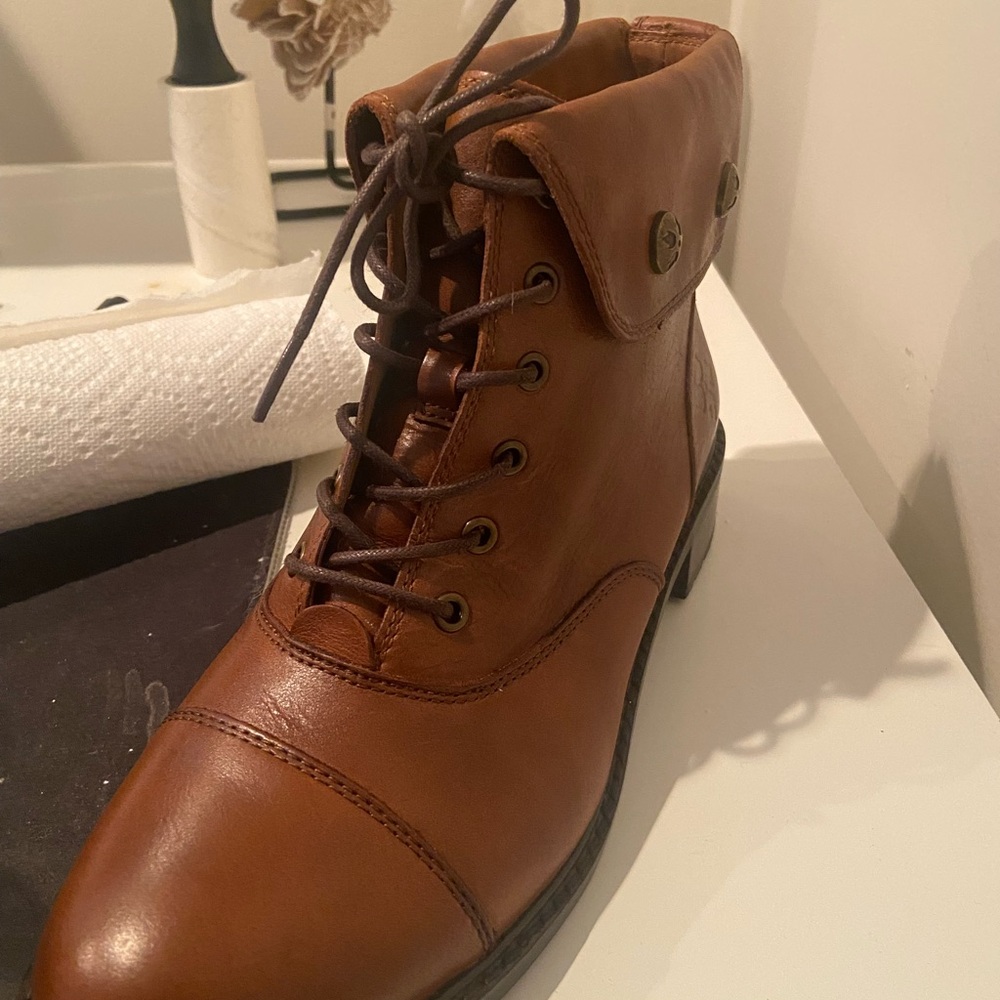 NWOT Patricia Nash Brown Leather Ankle Boots w/ dust bag